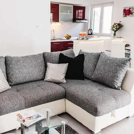 Holiday Home Marina-Renovated House In City Center Rogoznica  Kültér fotó