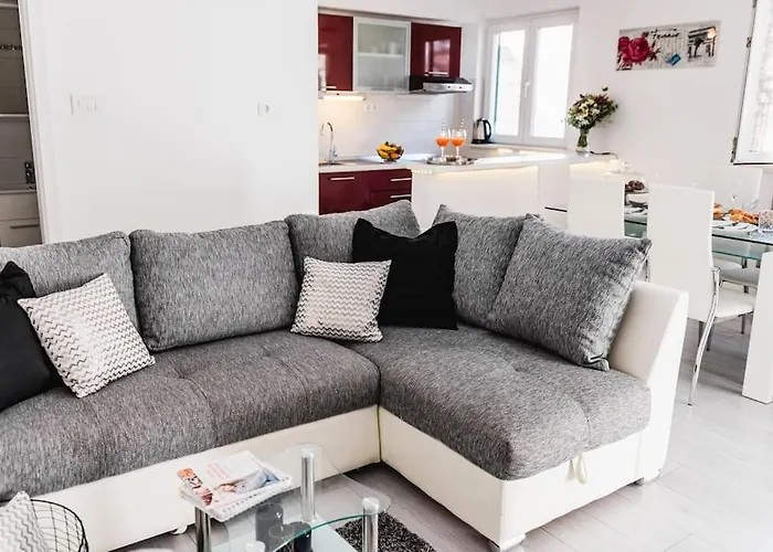 Holiday Home Marina-Renovated House In City Center
